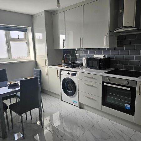Potters Hideout- 2 Bedroom 2 Bathroom Apartment Watford  Ngoại thất bức ảnh