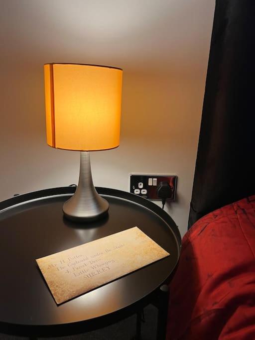 Potters Hideout- 2 Bedroom 2 Bathroom Apartment Watford  Ngoại thất bức ảnh