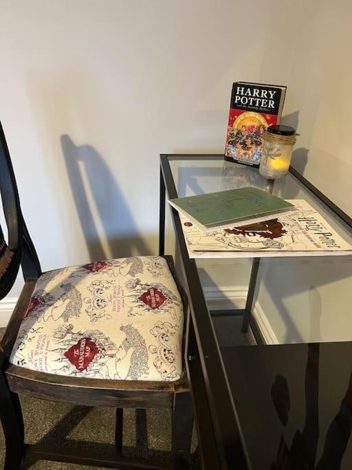 Potters Hideout- 2 Bedroom 2 Bathroom Apartment Watford  Ngoại thất bức ảnh