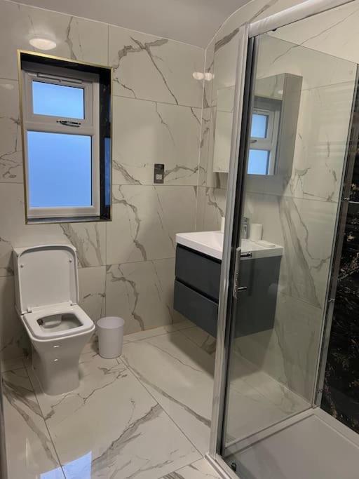 Potters Hideout- 2 Bedroom 2 Bathroom Apartment Watford  Ngoại thất bức ảnh