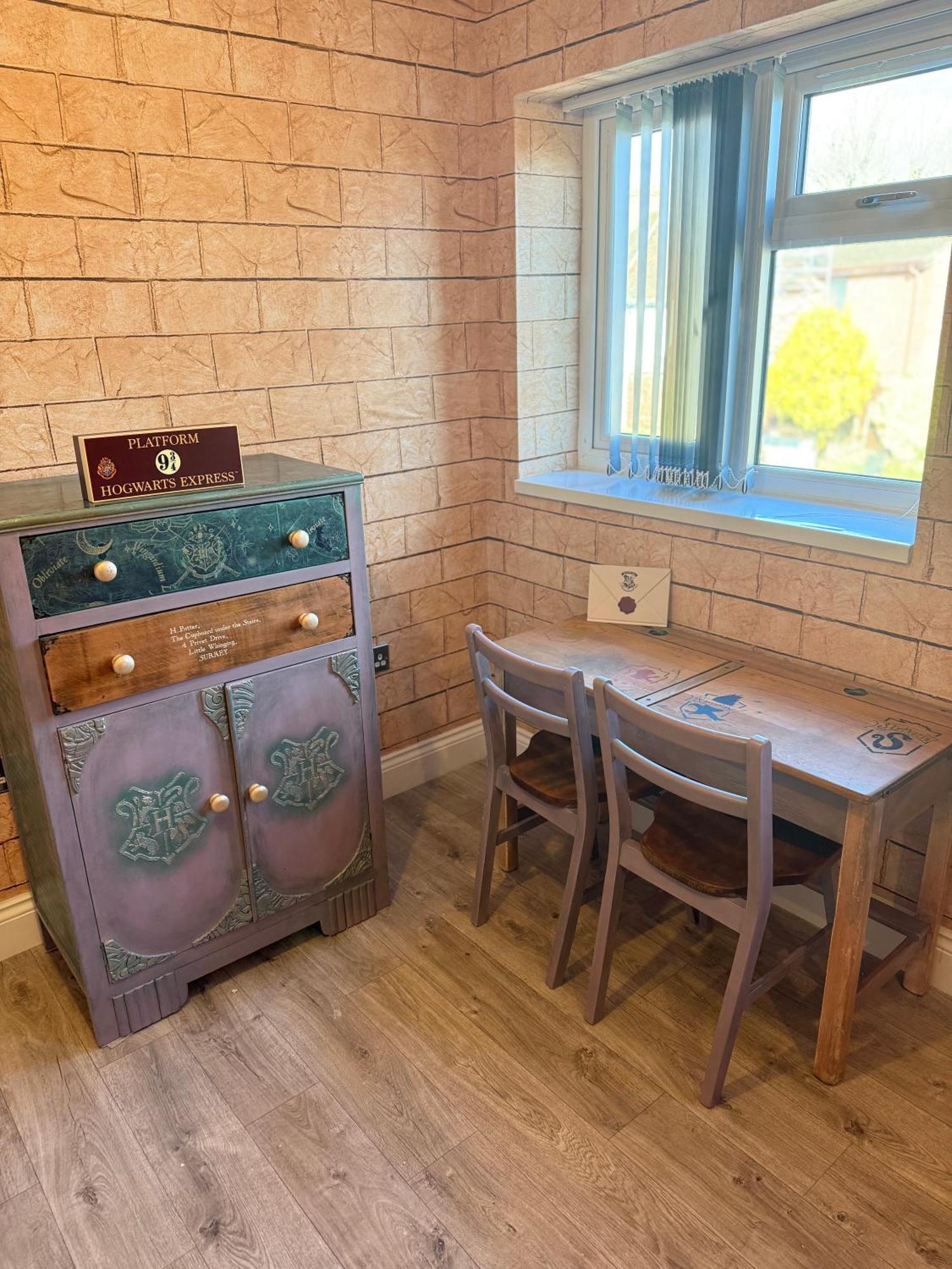Potters Hideout- 2 Bedroom 2 Bathroom Apartment Watford  Ngoại thất bức ảnh